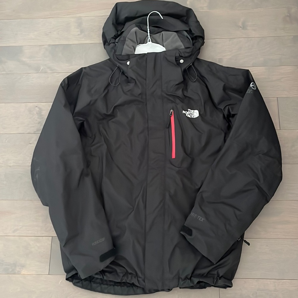 North face jacket in black for men size M